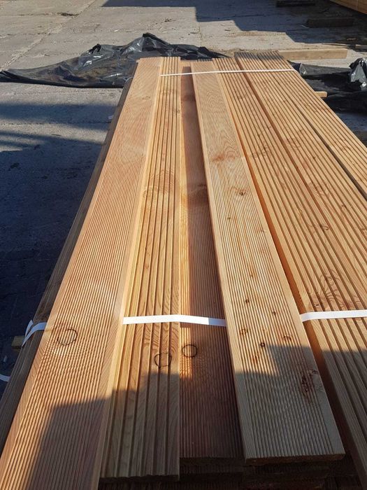 Deski tarasowe modrzew syberyjski 28x150mm ryflowana i gładka
