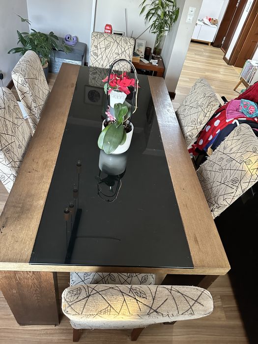 Mesa de sala com e 6 Cadeiras