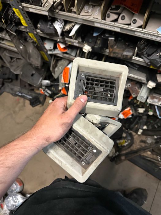 Land Rover Discovery TD5 Grelhas Ar Condicionado Tejadilho BTR9391LUM