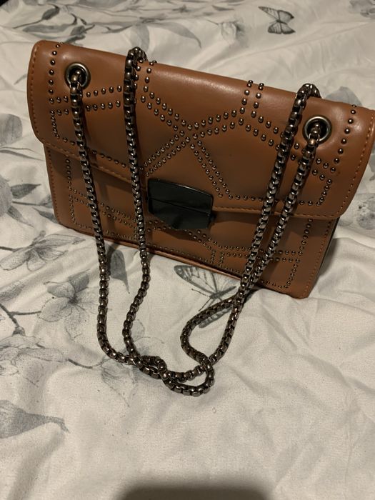 Продам шкіряну на ланцюжку сумочку