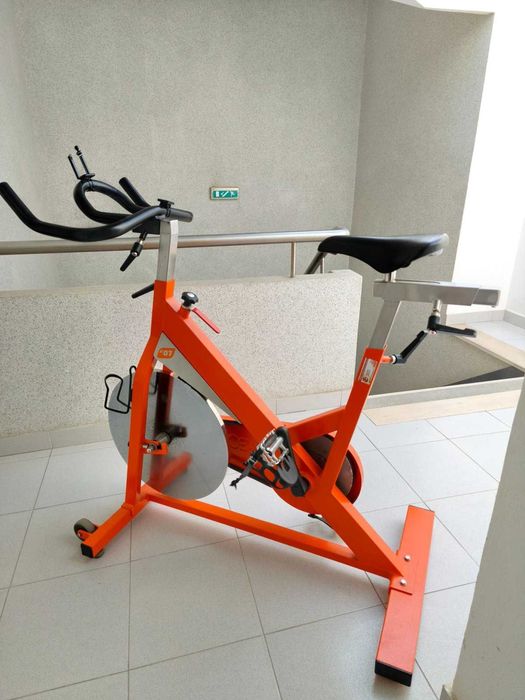 Bicicleta de Spinning Precor - Modelo de Ginásio