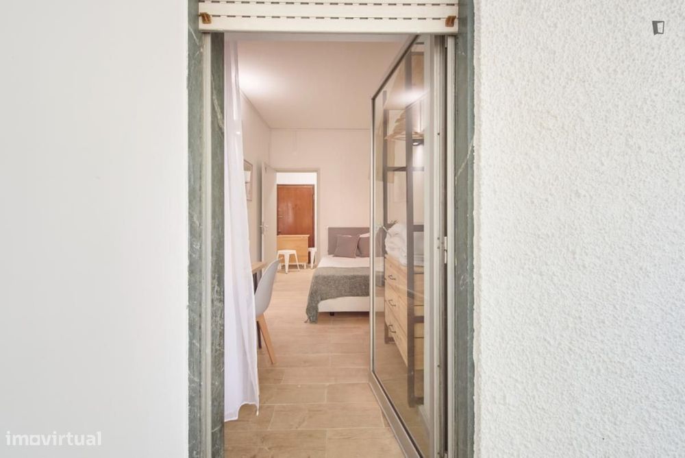 Quarto - localizado em Arroios Lisbon