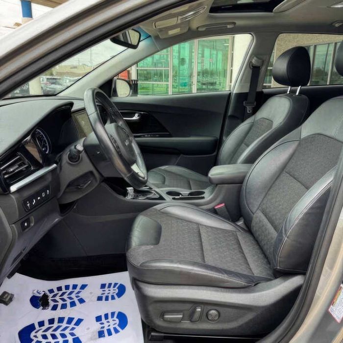 Kia Niro LXS      2022