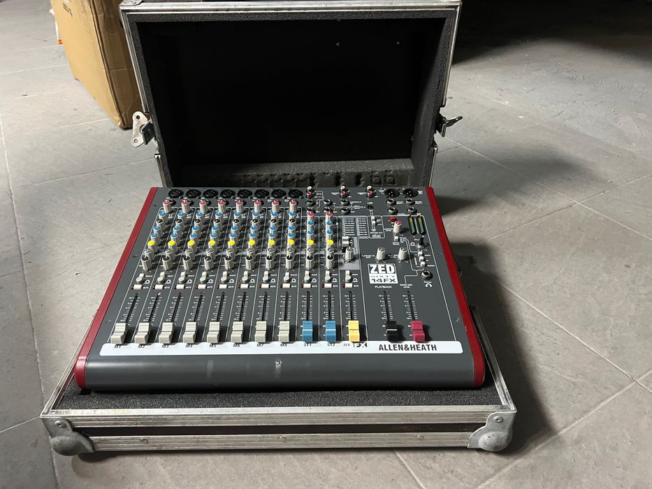 Mesa de Mistura Allen & Heath ZED60-14FX