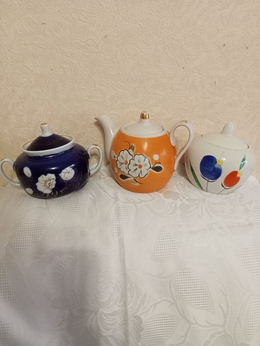 Чайник, сахарница,молочник, чашки, супница