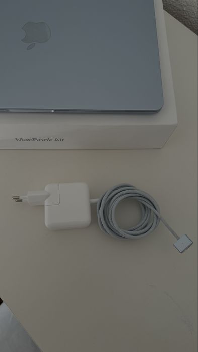Macbook air 2025