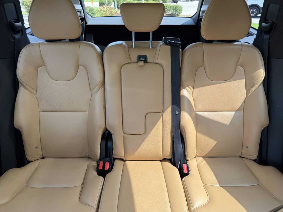 Volvo XC90      2015
