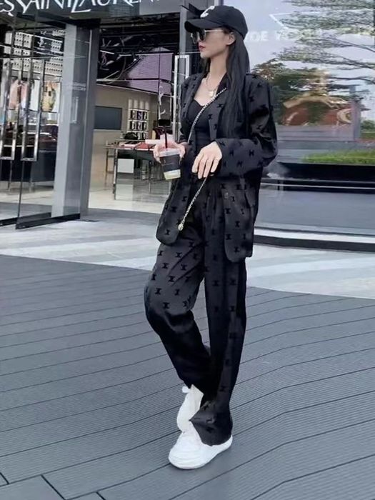 Стильна модель костюму шанель