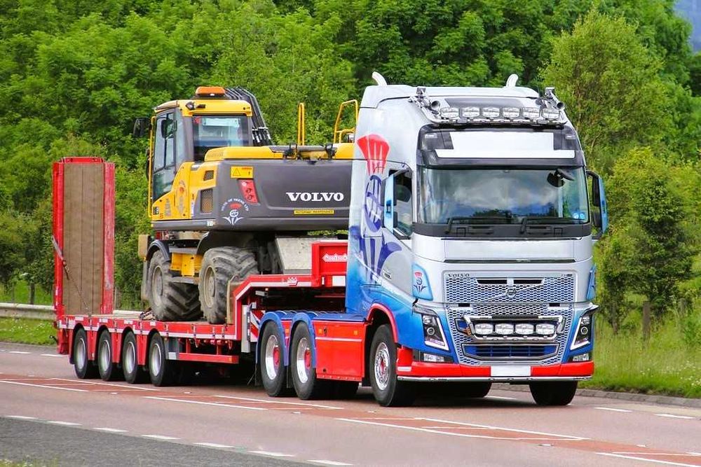 Вантажоперевезення -- Платформою с\г техніку / спецпослуги -- Трал!