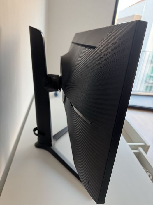 Monitor Samsung Odyssey G7 28" 4K 144Hz (com HDMI 2.1)