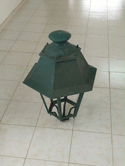 Antigo e Tradicional Par de Lanternas de Rua.