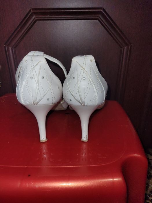 Туфлі білі мініатюрні