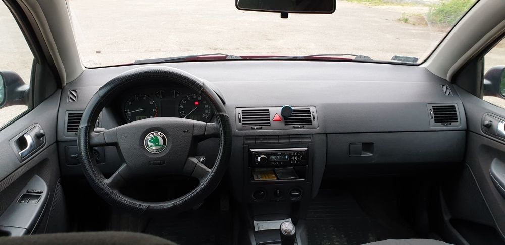 Skoda Fabia 2004 Седан | 1.2 HTP