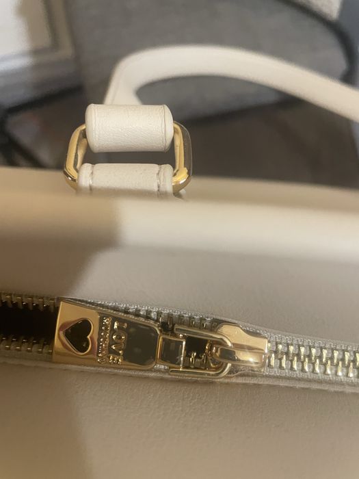 Сумочка оригінал Love Moschino JC4190PP1MKD0110, колір Avorio/Ecru, привезена з Європи нова . Торг можливий . Можна доставка олх