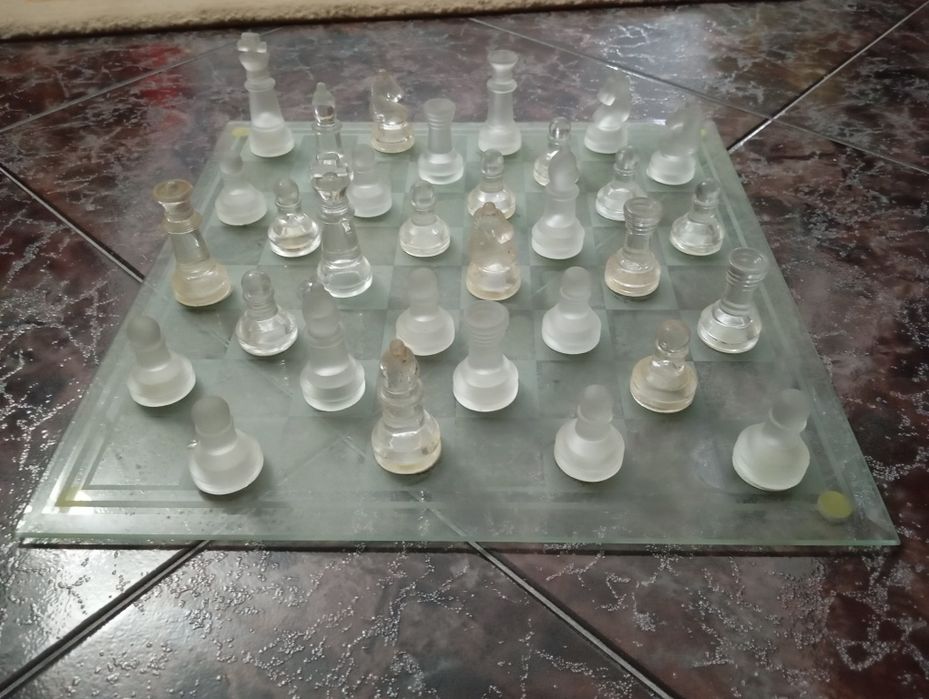 Jogo de xadrez todo em vidro