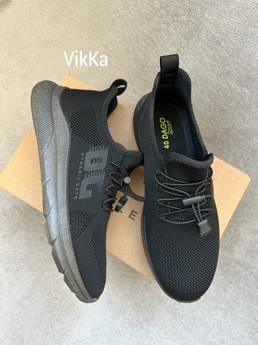 Дихаючі літні чорні кросівки