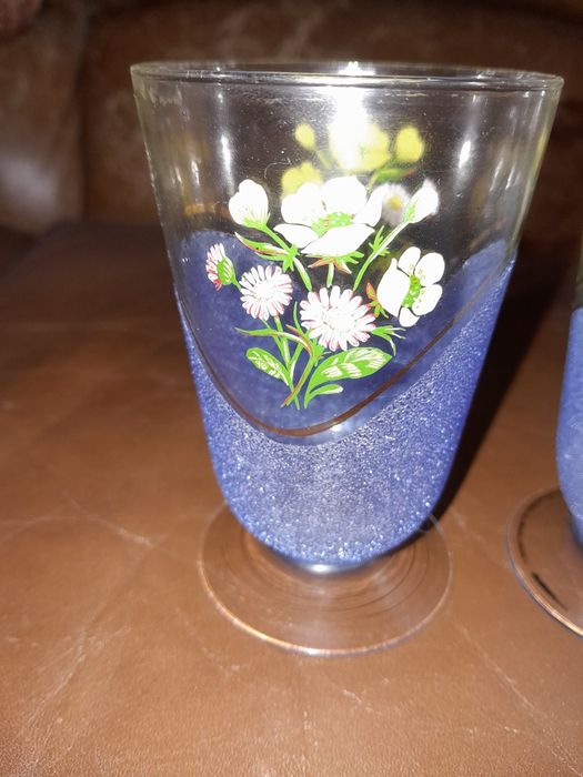 Copos vintage pintados à mão