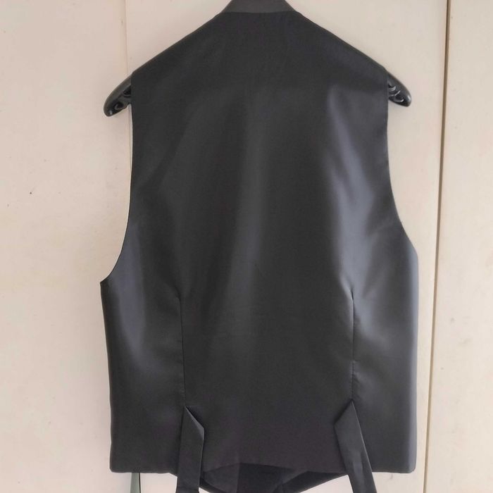 Traje académico, casaco, calças, gravata, colete e sapatos por estrear