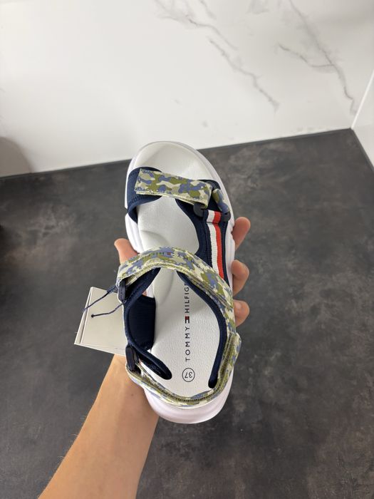 Sandały  tommy hilfiger biale rozmiar 37