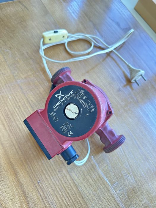 Циркуляционный насос Grundfos UPBasic 25-40 180 б/у)