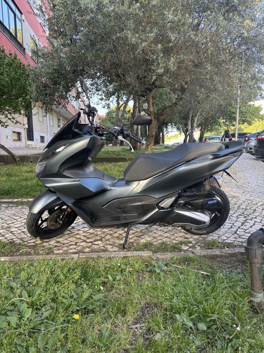 Honda pcx 2023 em otimo estado