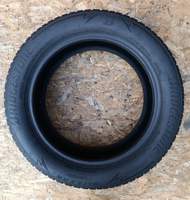 Шини 2шт - 235/55/19 BRIDGESTONE