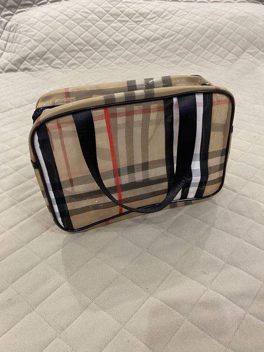 Косметичка в стиле бренда