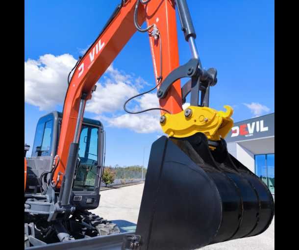 Escavadora R360 6000 Kg c/ Motor Yanmar Nova!