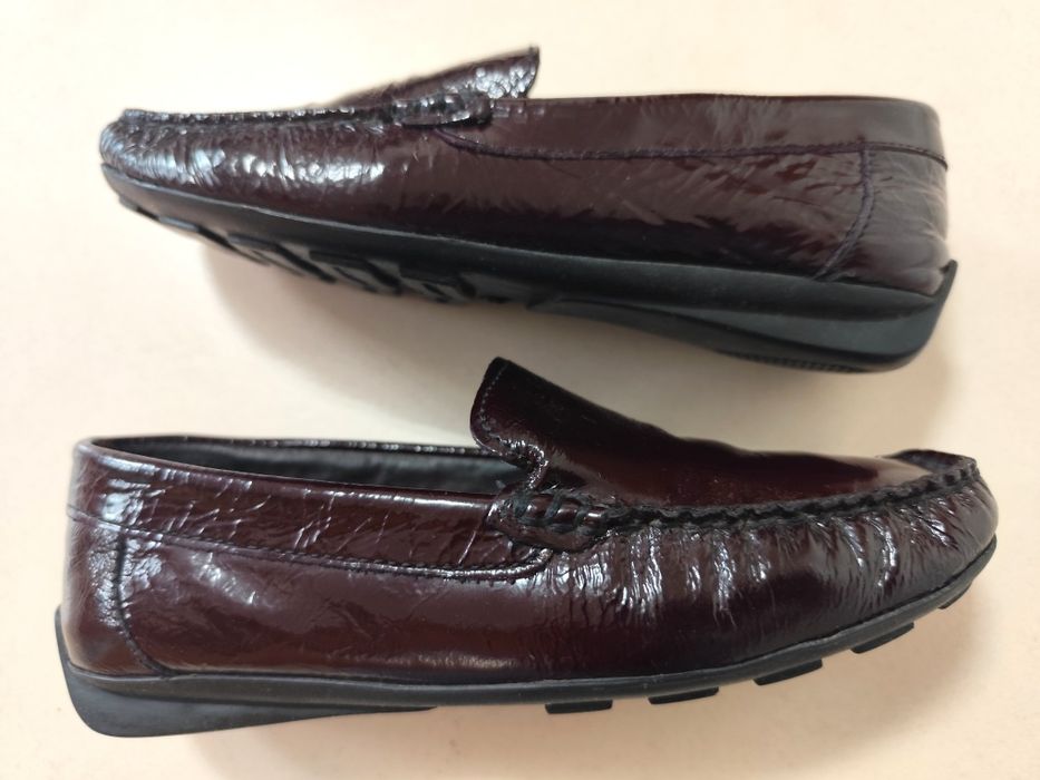Mocassins em pele genuína marca Lihva (T. 35)