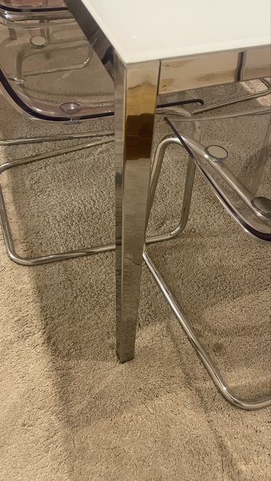 Mesa com estrutura de metal e tampo de vidro 85x180