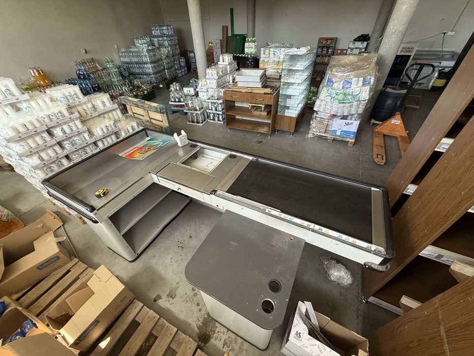 Boks kasowy z tasma i miejscem na przechowanie