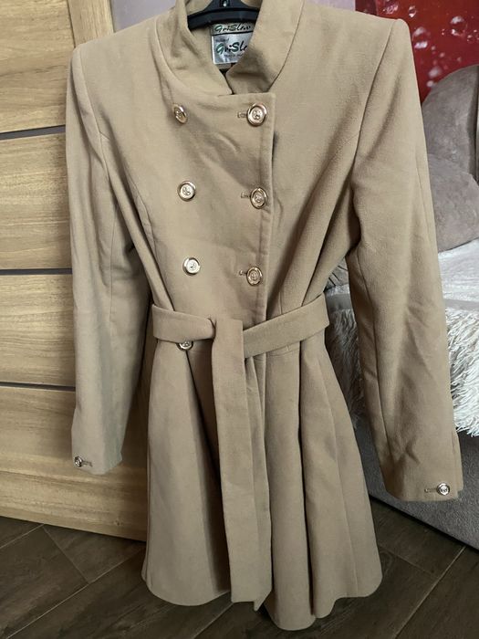 2 чудових пальто