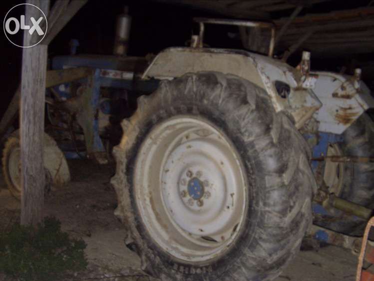 Vendo Tractor Ford 5000 com pá carregadora muita força e poucas horas