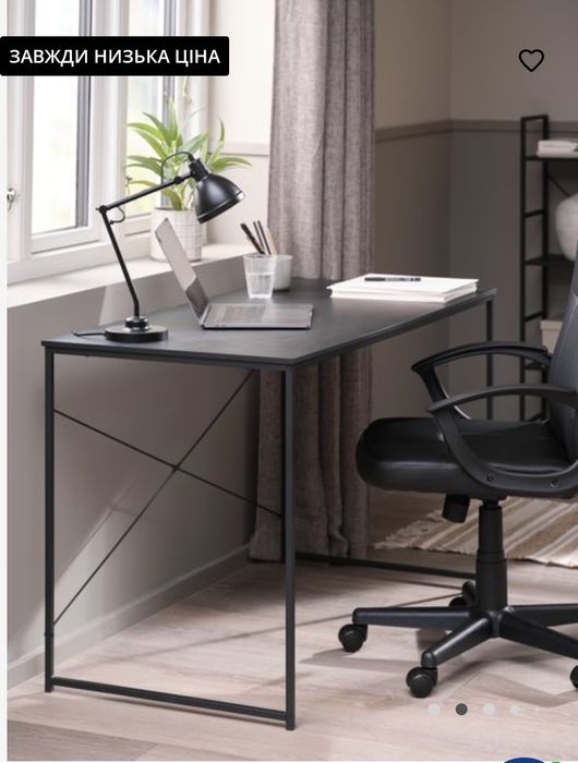 Стіл письмовий в ідеальному стані