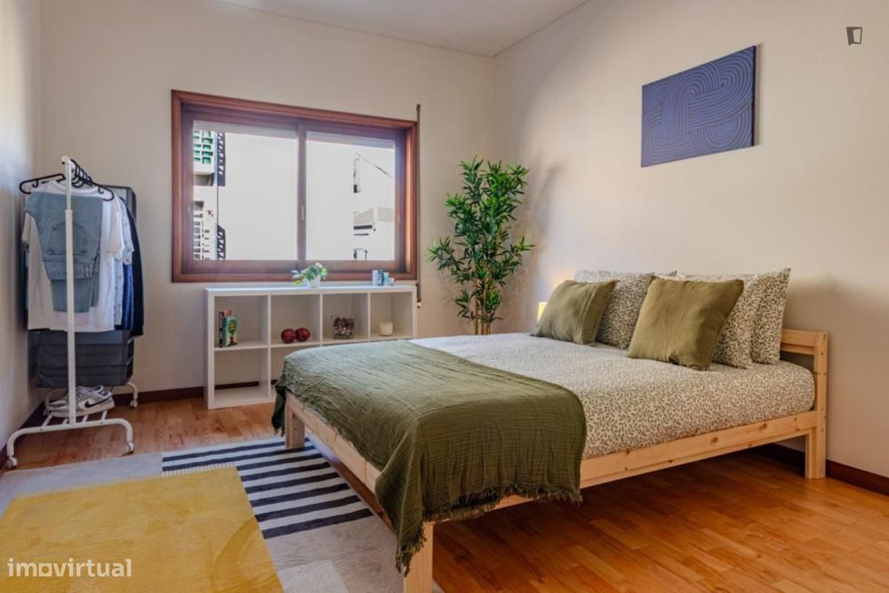 Quarto - localizado em Santo Ildefonso Porto