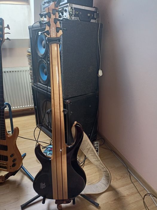 Sprzedam gitarę basową