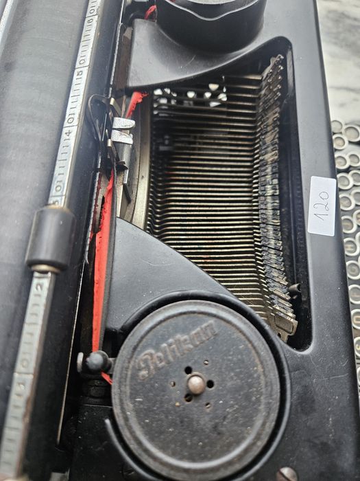 Máquina de escrever Urania