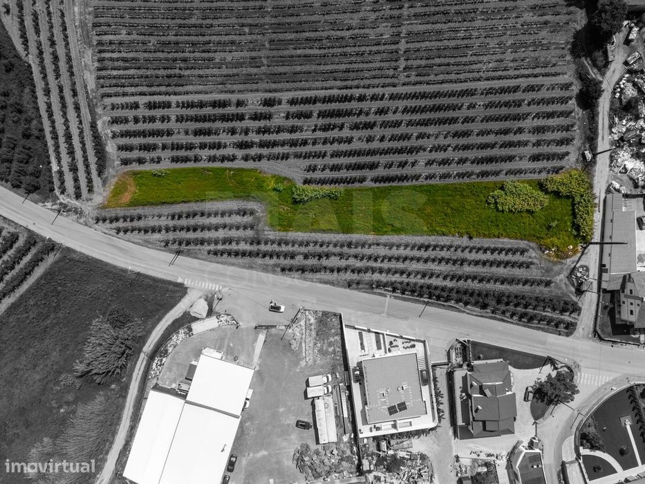 Terreno com potencial de construção para 2 Moradias - Alguber
