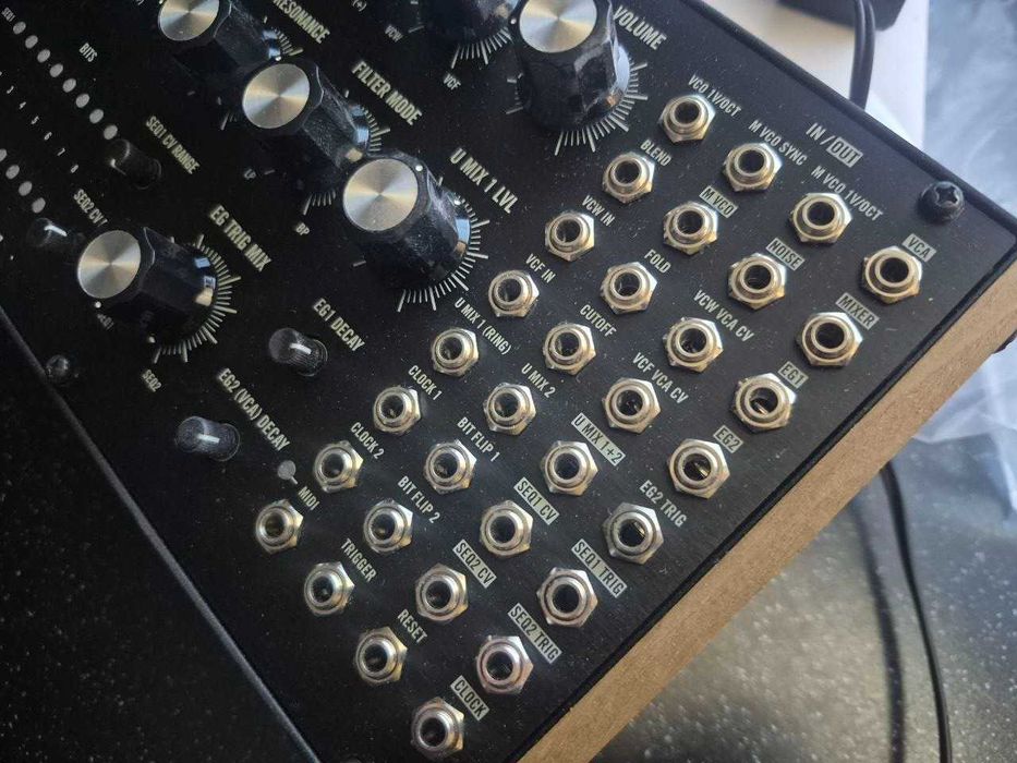 Moog Labyrinth сінтезатор