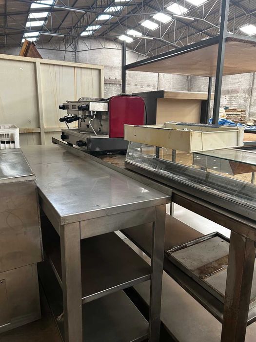 Equipamento para café/snack-bar - balcões inox, vitrines, máquinas