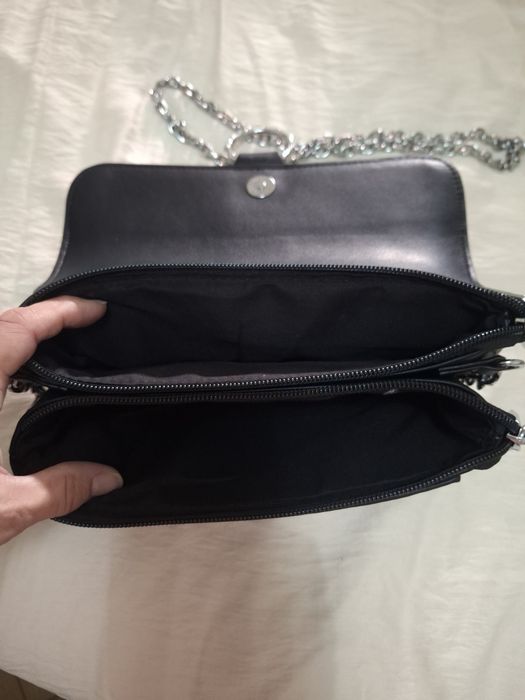 Mala preta com tachas