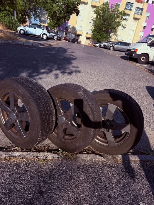 3 pneus com jantes em bom estado 205/60R16