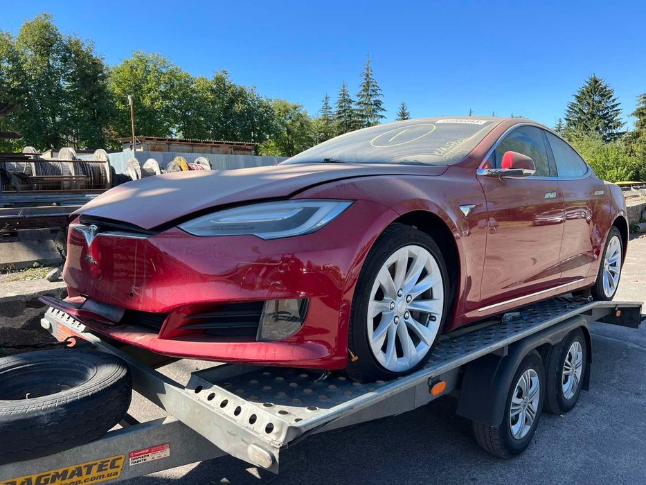 Запчастини Tesla Model S