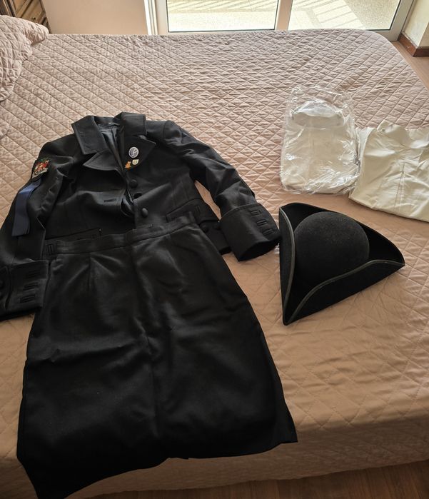 Traje académico feminino completo. Universidade do Minho (inclui capa)