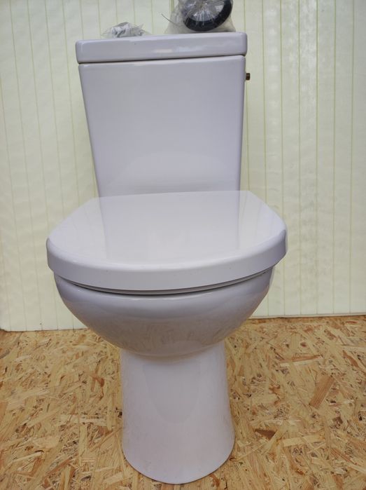 Новый унитаз Laufen pro в полном комплекте:  чаша, сиденье, крышка, бачок с начинкой и крышкой, комплекты крепежа и съёмных деталей