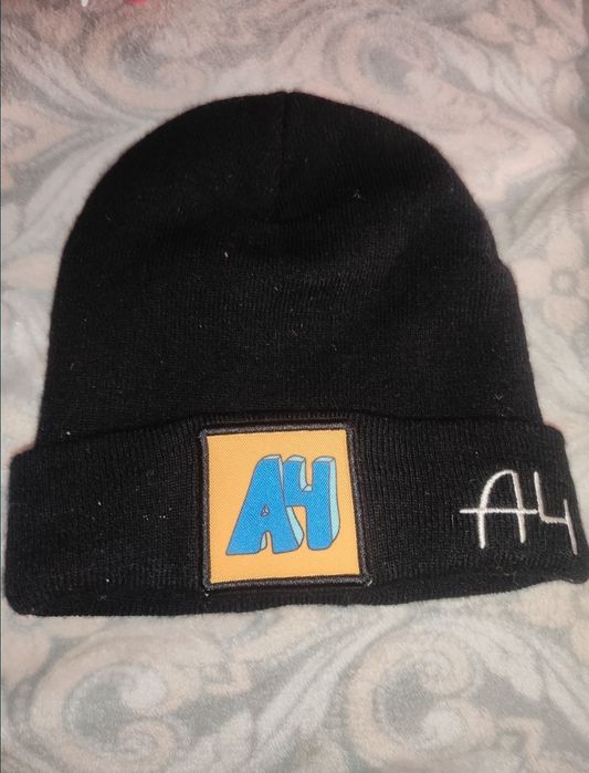 Шапка с надписью "А4"