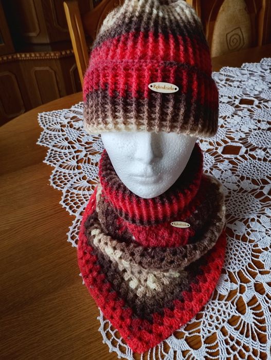 Czapka ciepła i chusta z golfem.