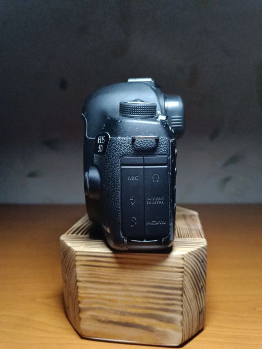 Canon 5d mark 3 , mark lll body