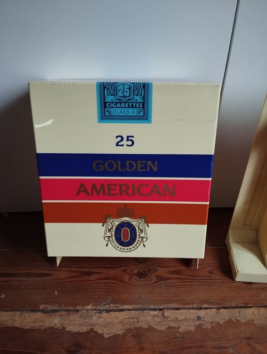 Ekspozytor do papierosów Golden American