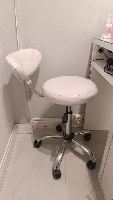 Mesa manicure (oferta cadeira da profissional)